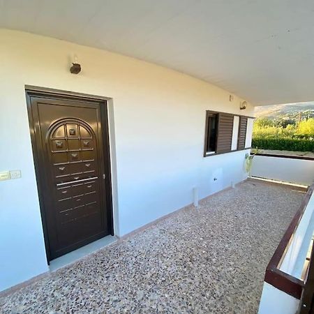 Τέσσερις Εποχές Apartment Aetos  ภายนอก รูปภาพ