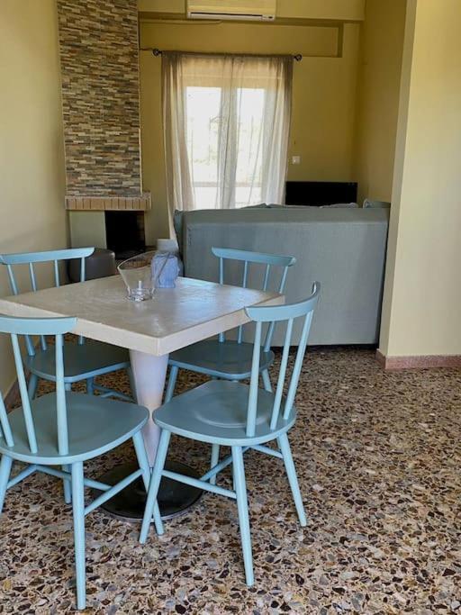 Τέσσερις Εποχές Apartment Aetos  ภายนอก รูปภาพ